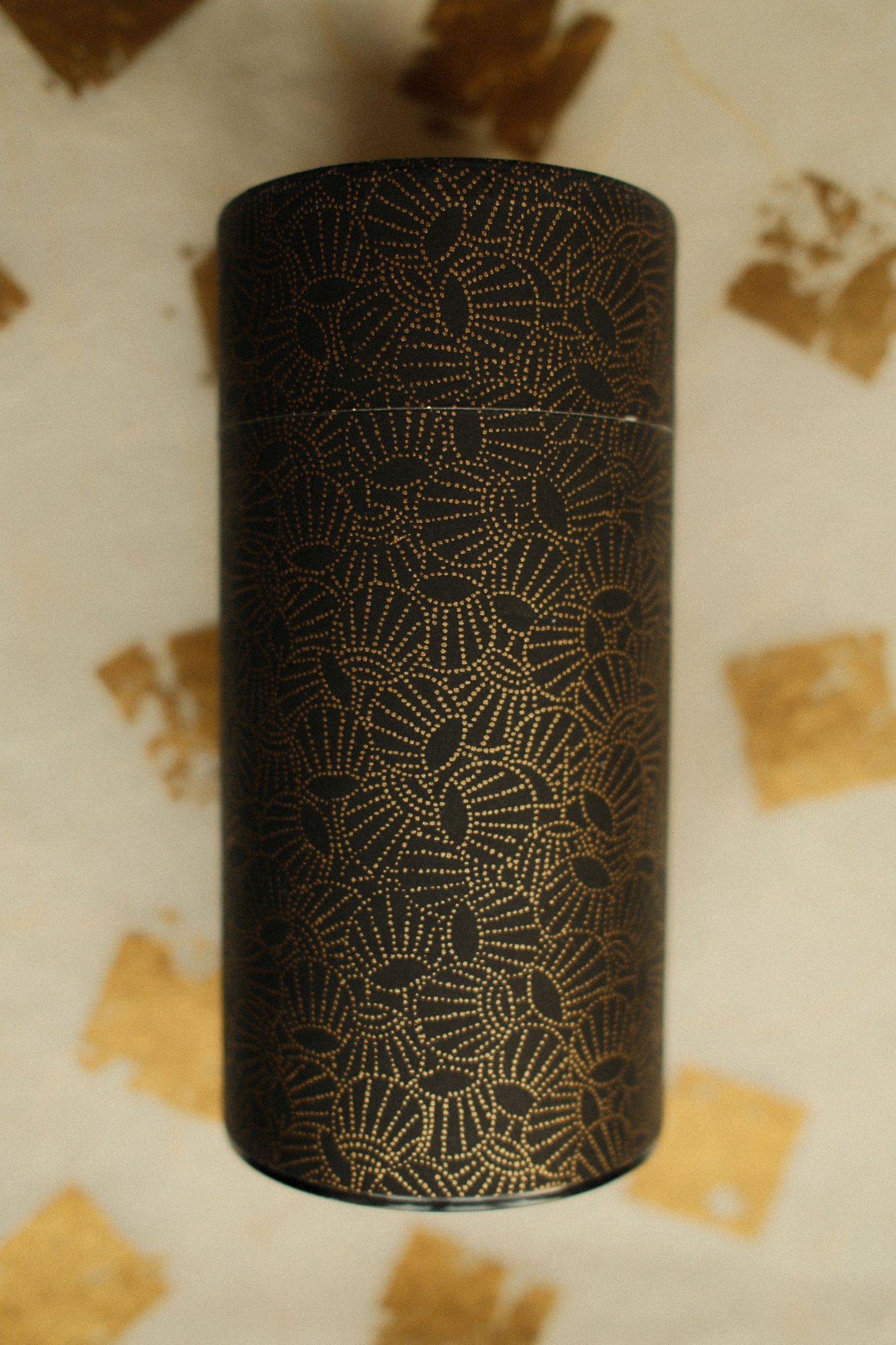 Kotodo Washi-Wrapped Tea Tin (Kikkō-mon)